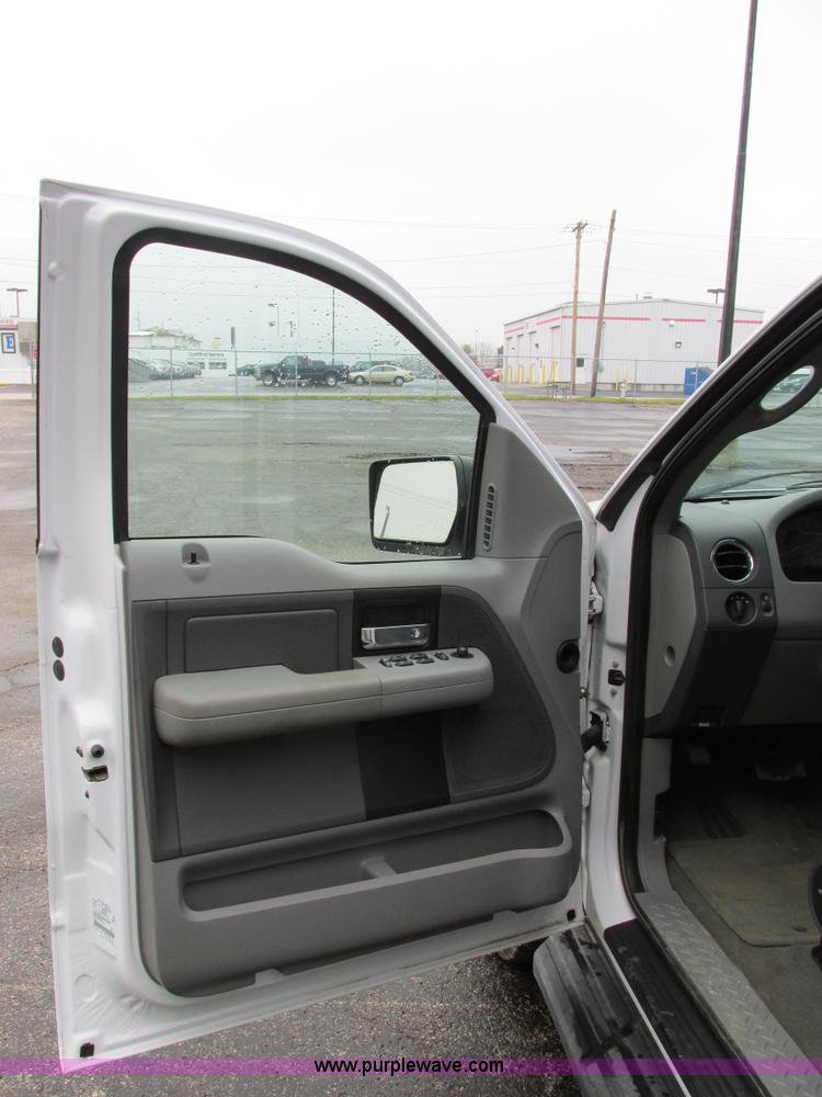 image for item E7002 2007 Ford F150 XLT SuperCrew pickup truck