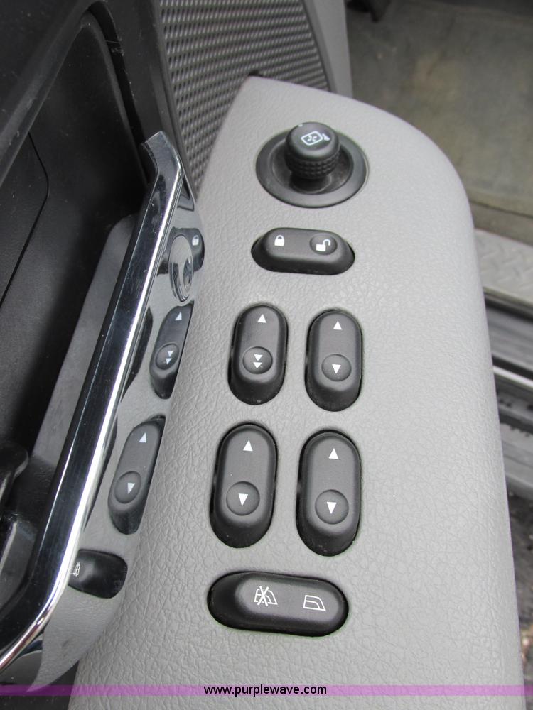image for item E7002 2007 Ford F150 XLT SuperCrew pickup truck