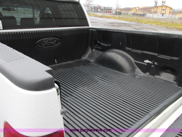 image for item E7002 2007 Ford F150 XLT SuperCrew pickup truck