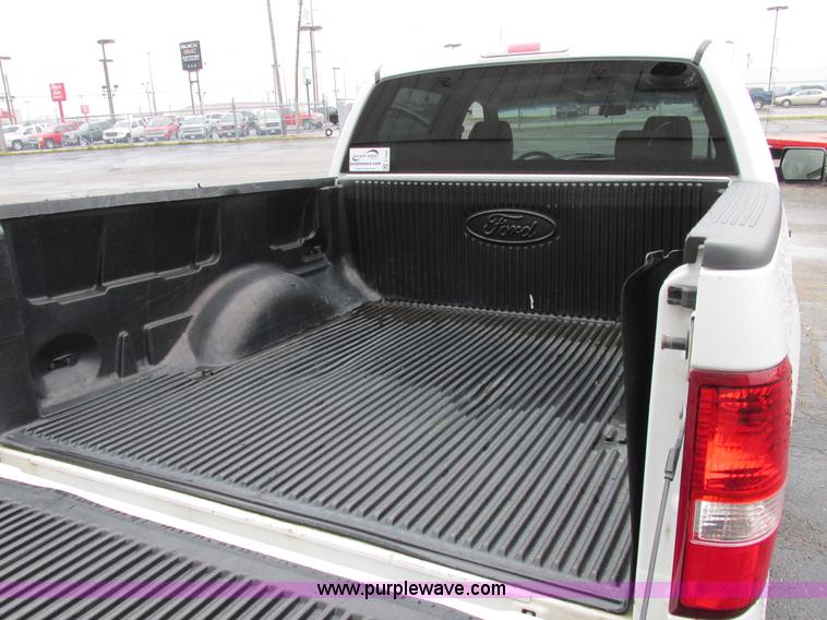 image for item E7002 2007 Ford F150 XLT SuperCrew pickup truck