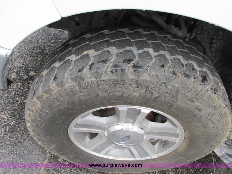 image for item E7002 2007 Ford F150 XLT SuperCrew pickup truck
