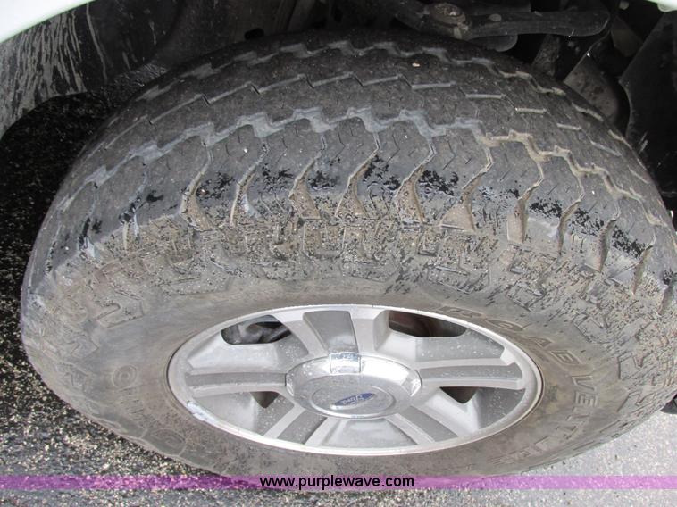 image for item E7002 2007 Ford F150 XLT SuperCrew pickup truck