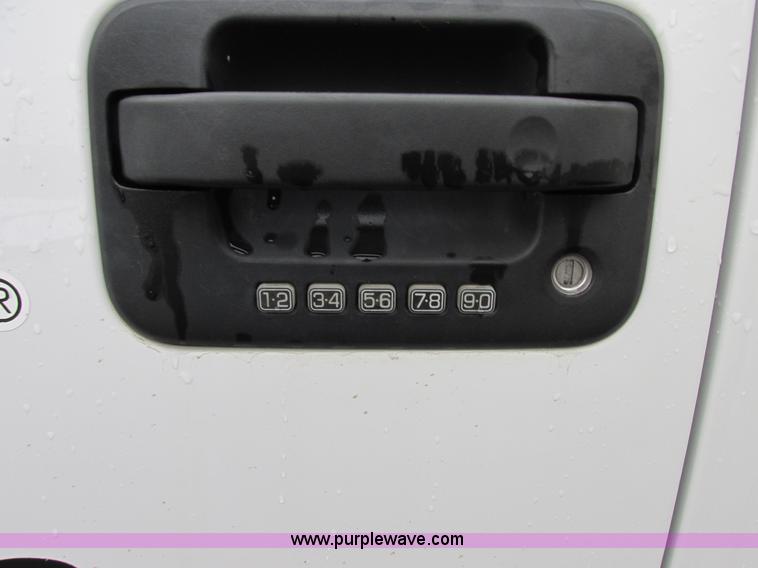 image for item E7002 2007 Ford F150 XLT SuperCrew pickup truck
