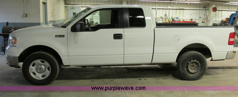 image for item E7003 2006 Ford F150 XLT SuperCab pickup truck