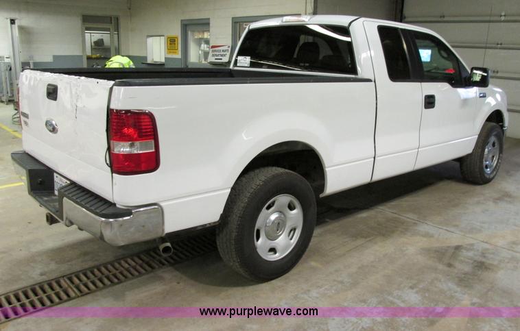 image for item E7003 2006 Ford F150 XLT SuperCab pickup truck