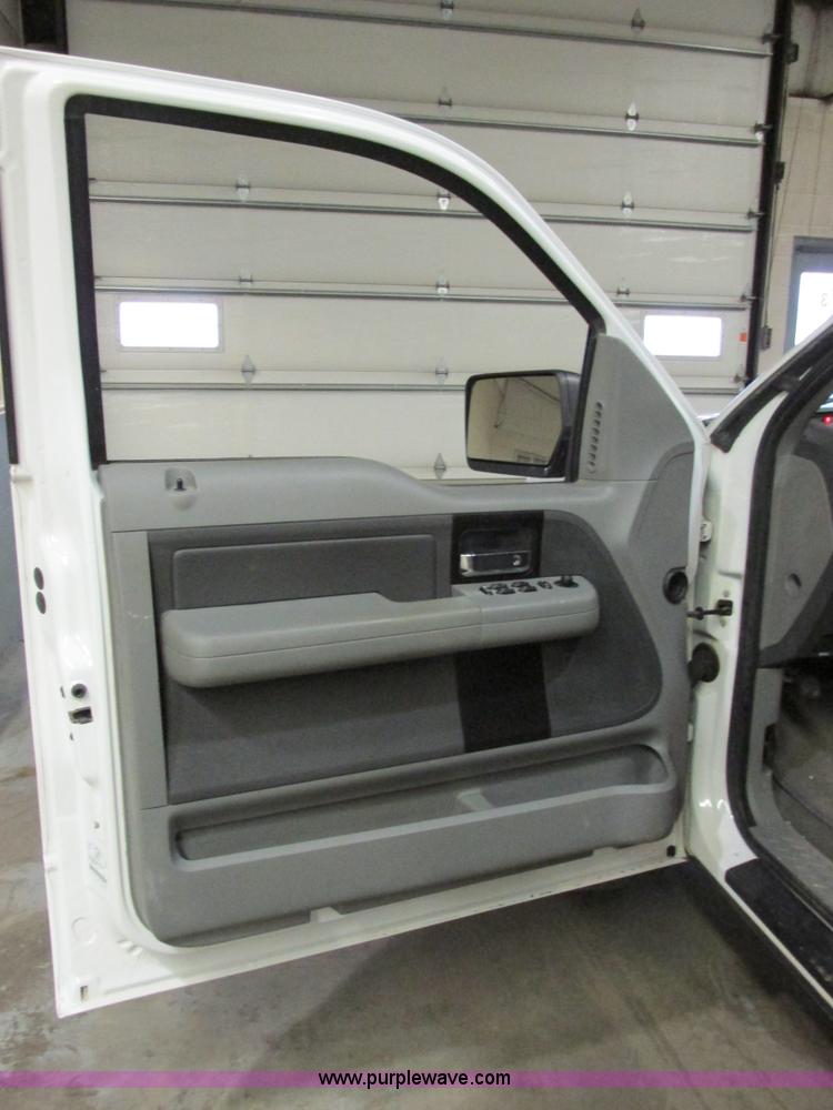 image for item E7003 2006 Ford F150 XLT SuperCab pickup truck