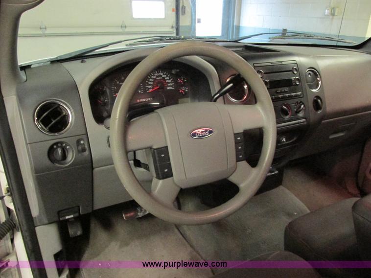 image for item E7003 2006 Ford F150 XLT SuperCab pickup truck