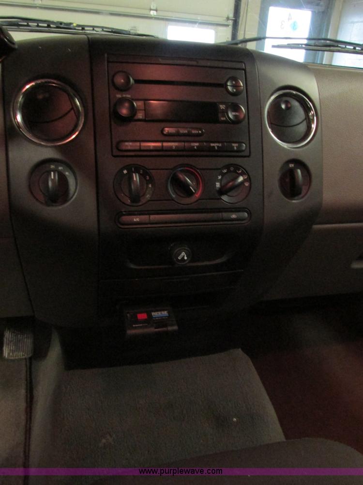 image for item E7003 2006 Ford F150 XLT SuperCab pickup truck