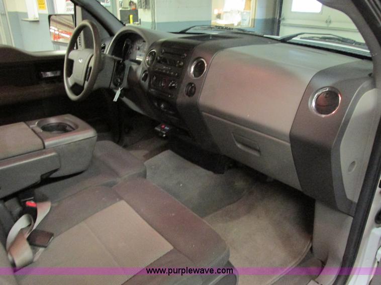 image for item E7003 2006 Ford F150 XLT SuperCab pickup truck