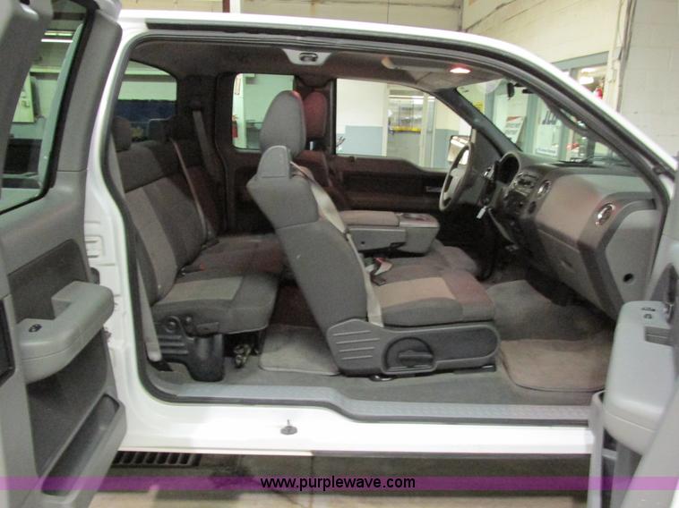 image for item E7003 2006 Ford F150 XLT SuperCab pickup truck