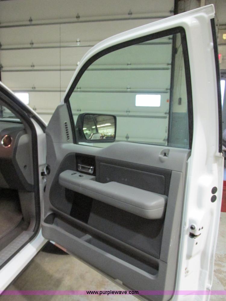 image for item E7003 2006 Ford F150 XLT SuperCab pickup truck