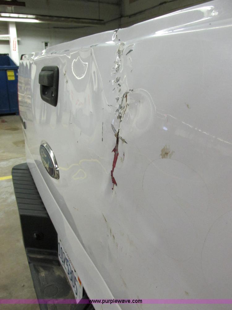 image for item E7003 2006 Ford F150 XLT SuperCab pickup truck