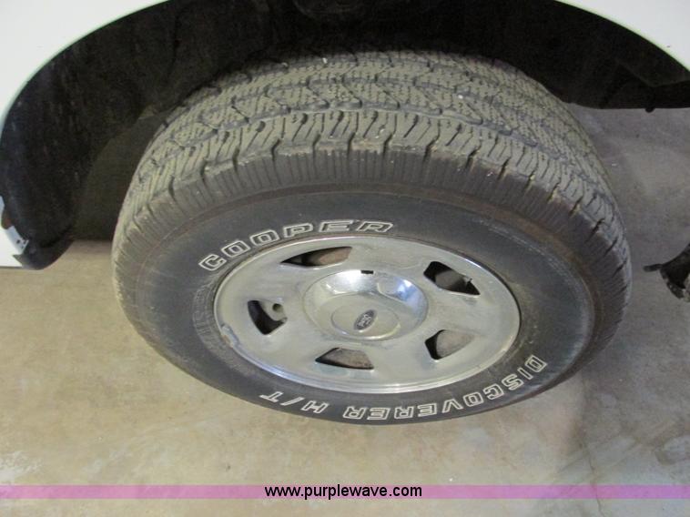 image for item E7003 2006 Ford F150 XLT SuperCab pickup truck