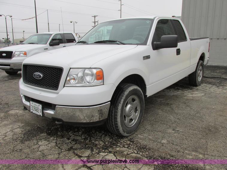 image for item E7004 2005 Ford F150 XLT SuperCab pickup truck