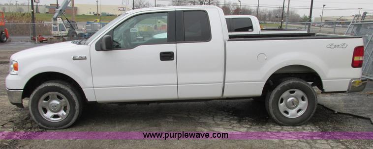 image for item E7004 2005 Ford F150 XLT SuperCab pickup truck