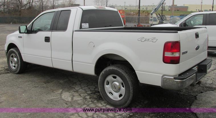 image for item E7004 2005 Ford F150 XLT SuperCab pickup truck