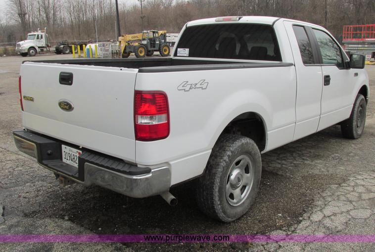 image for item E7004 2005 Ford F150 XLT SuperCab pickup truck
