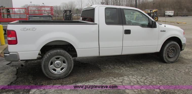 image for item E7004 2005 Ford F150 XLT SuperCab pickup truck