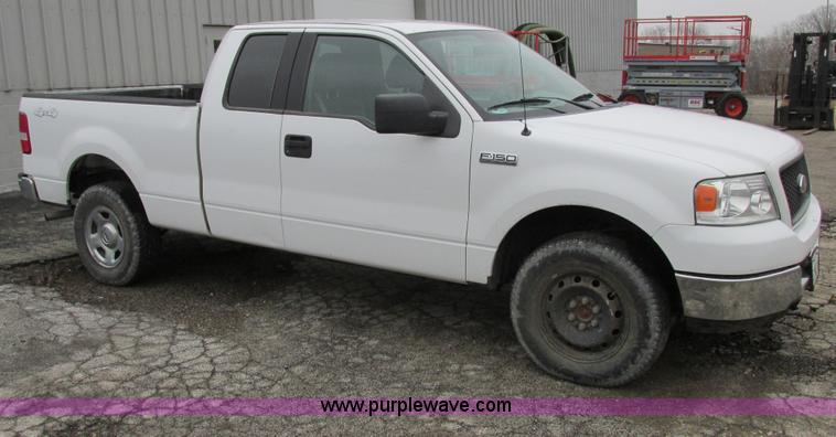 image for item E7004 2005 Ford F150 XLT SuperCab pickup truck