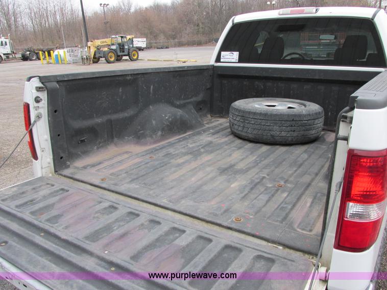 image for item E7004 2005 Ford F150 XLT SuperCab pickup truck