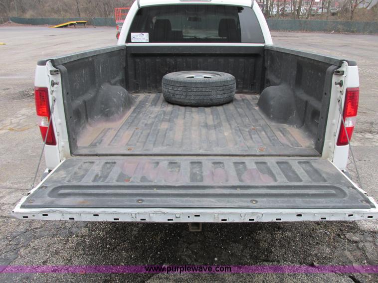 image for item E7004 2005 Ford F150 XLT SuperCab pickup truck