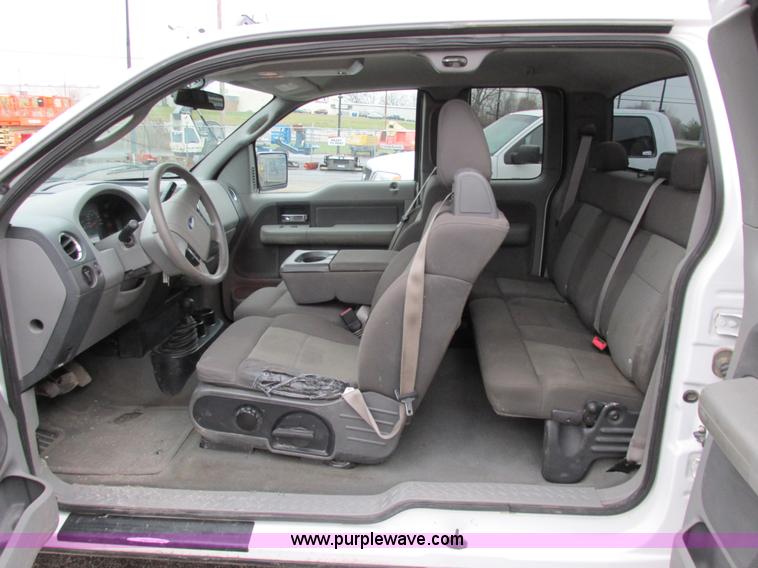 image for item E7004 2005 Ford F150 XLT SuperCab pickup truck