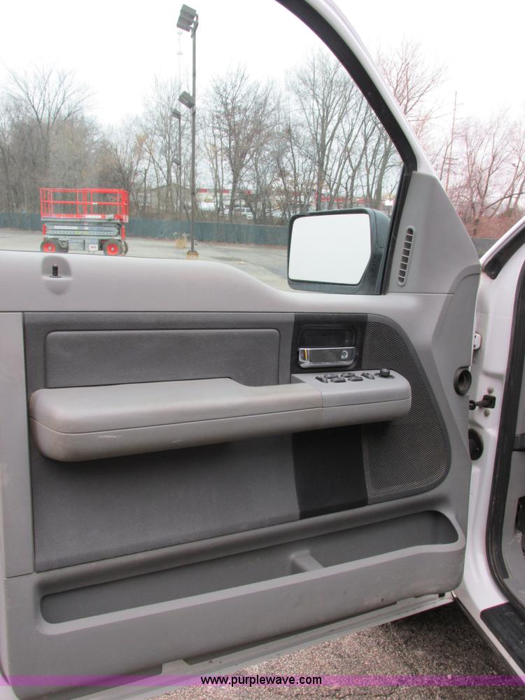 image for item E7004 2005 Ford F150 XLT SuperCab pickup truck