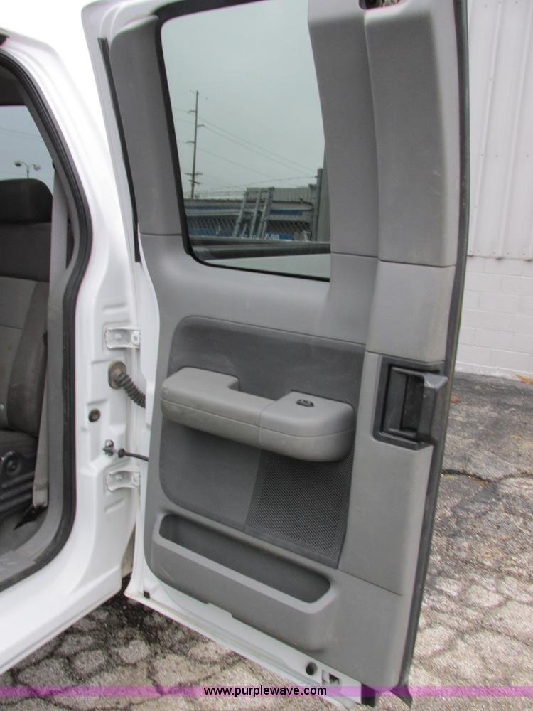 image for item E7004 2005 Ford F150 XLT SuperCab pickup truck