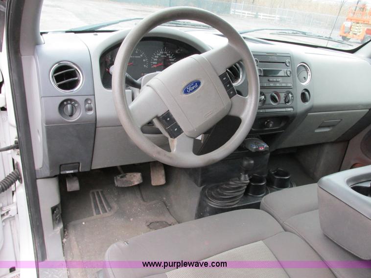 image for item E7004 2005 Ford F150 XLT SuperCab pickup truck