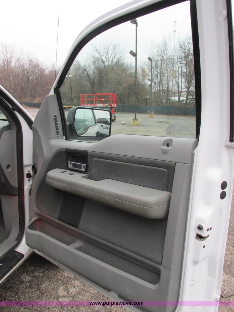 image for item E7004 2005 Ford F150 XLT SuperCab pickup truck