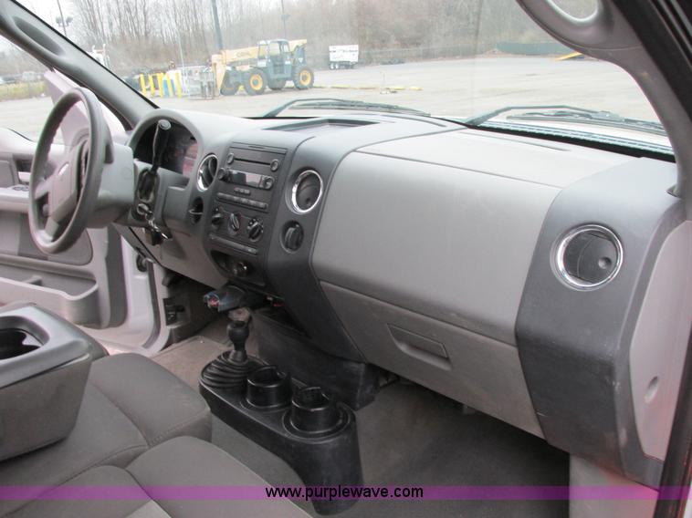 image for item E7004 2005 Ford F150 XLT SuperCab pickup truck