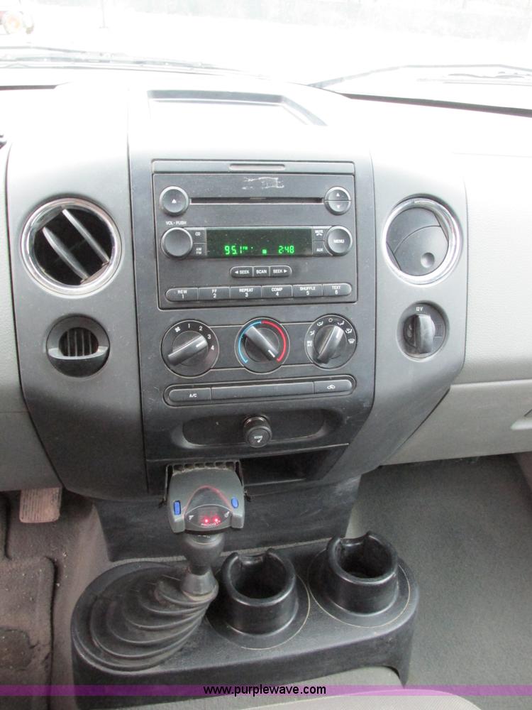 image for item E7004 2005 Ford F150 XLT SuperCab pickup truck