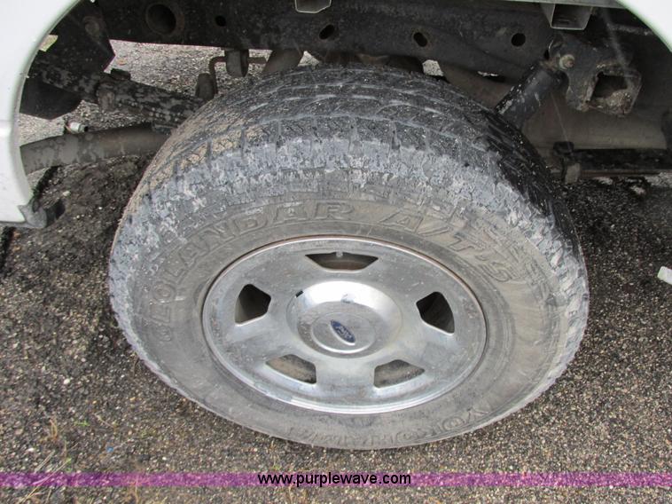 image for item E7004 2005 Ford F150 XLT SuperCab pickup truck
