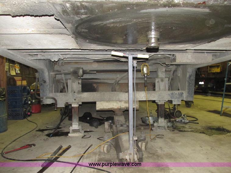 image for item E7026 2005 Trail-Eze TE801 trailer