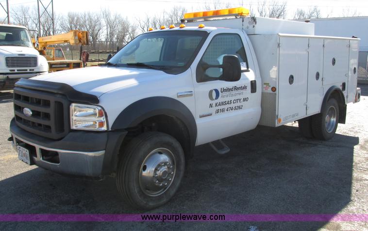 image for item F4152 2006 Ford F550 service truck