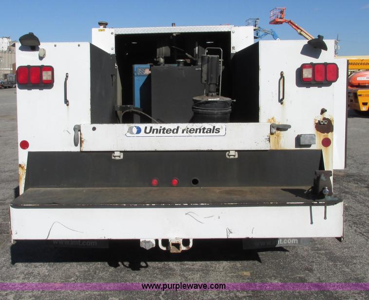image for item F4152 2006 Ford F550 service truck