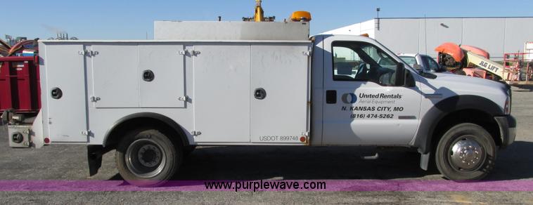 image for item F4152 2006 Ford F550 service truck