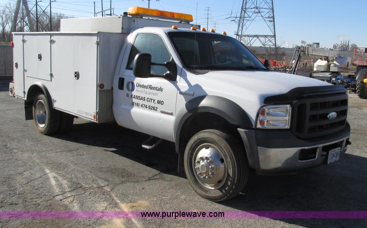 image for item F4152 2006 Ford F550 service truck