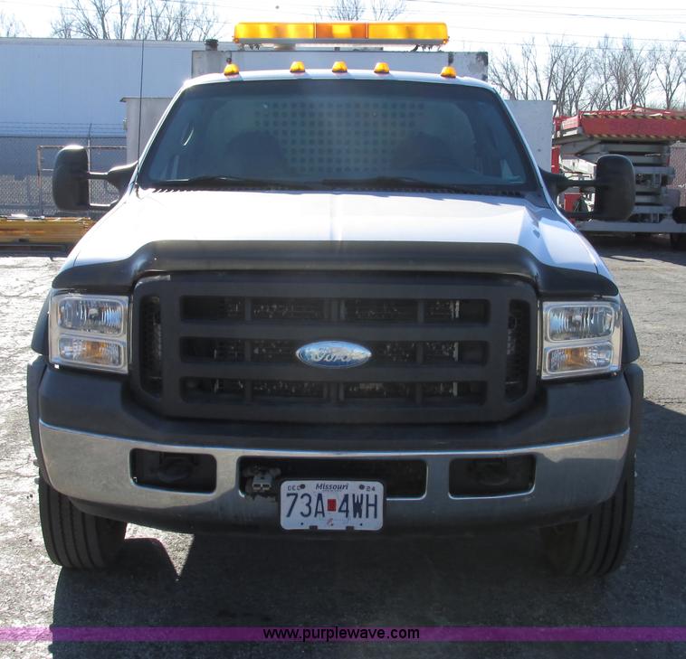 image for item F4152 2006 Ford F550 service truck