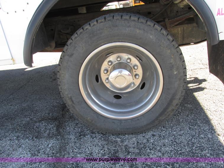 image for item F4152 2006 Ford F550 service truck
