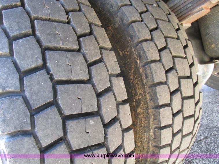 image for item F4152 2006 Ford F550 service truck