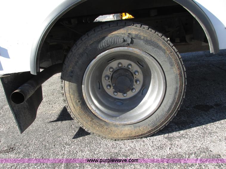 image for item F4152 2006 Ford F550 service truck