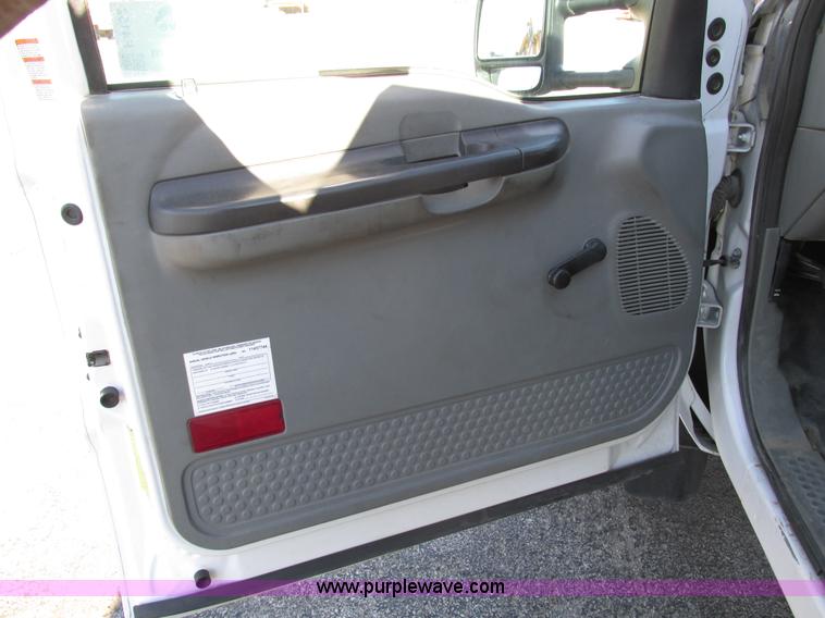 image for item F4152 2006 Ford F550 service truck