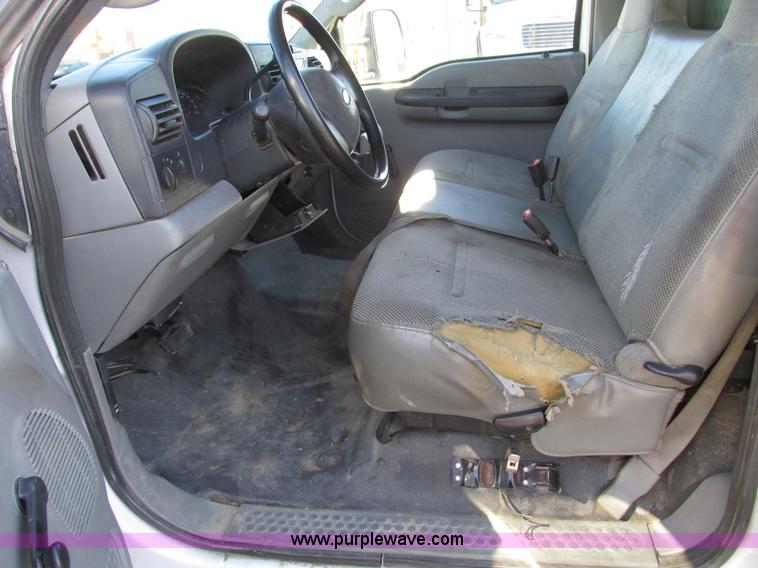 image for item F4152 2006 Ford F550 service truck