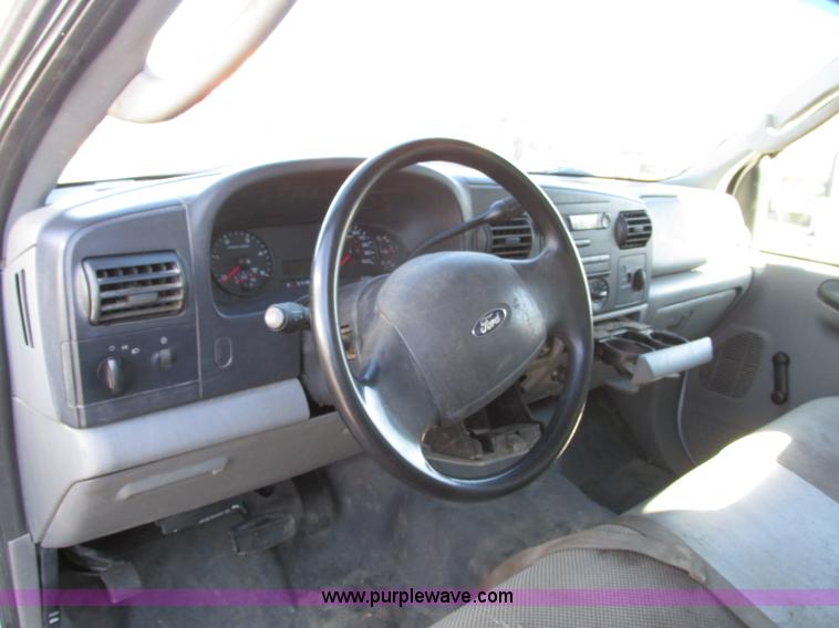 image for item F4152 2006 Ford F550 service truck