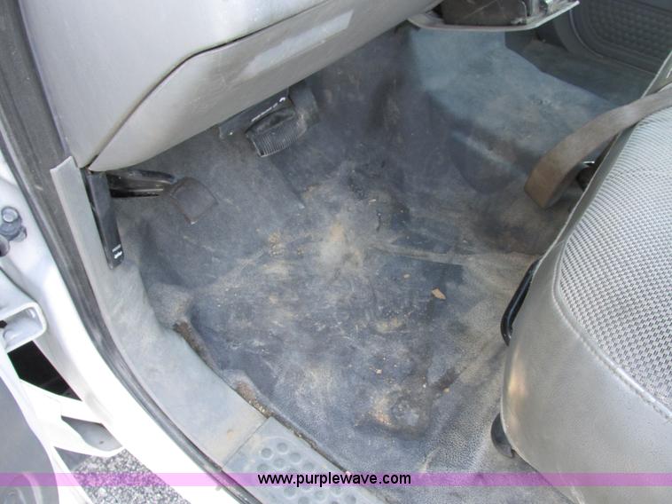 image for item F4152 2006 Ford F550 service truck