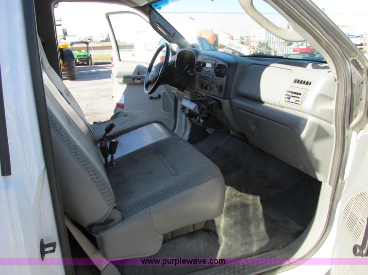 image for item F4152 2006 Ford F550 service truck