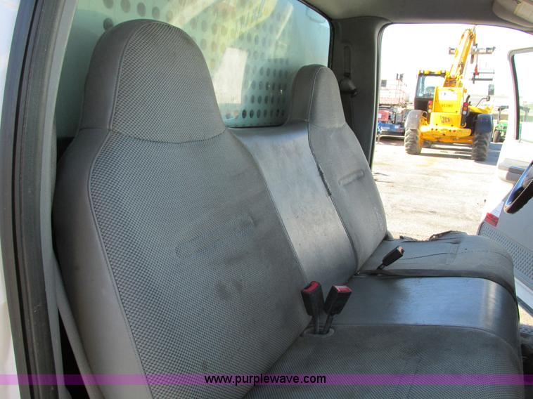 image for item F4152 2006 Ford F550 service truck