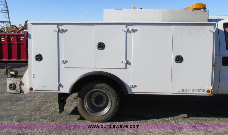 image for item F4152 2006 Ford F550 service truck