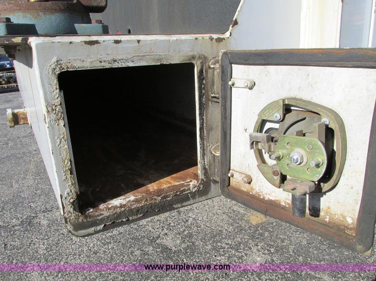 image for item F4152 2006 Ford F550 service truck